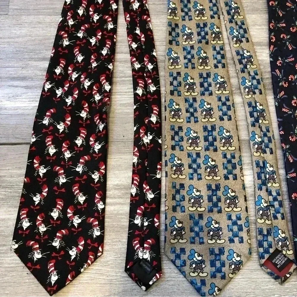 Mens Vintage‎ Silk Tie Lot Mickey,Looney Tunes, Dr Seuss And Silk Christmas Tie
